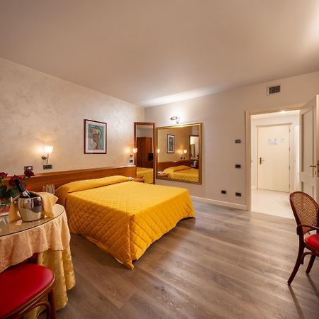 Hotel Motel Sporting Montodine エクステリア 写真