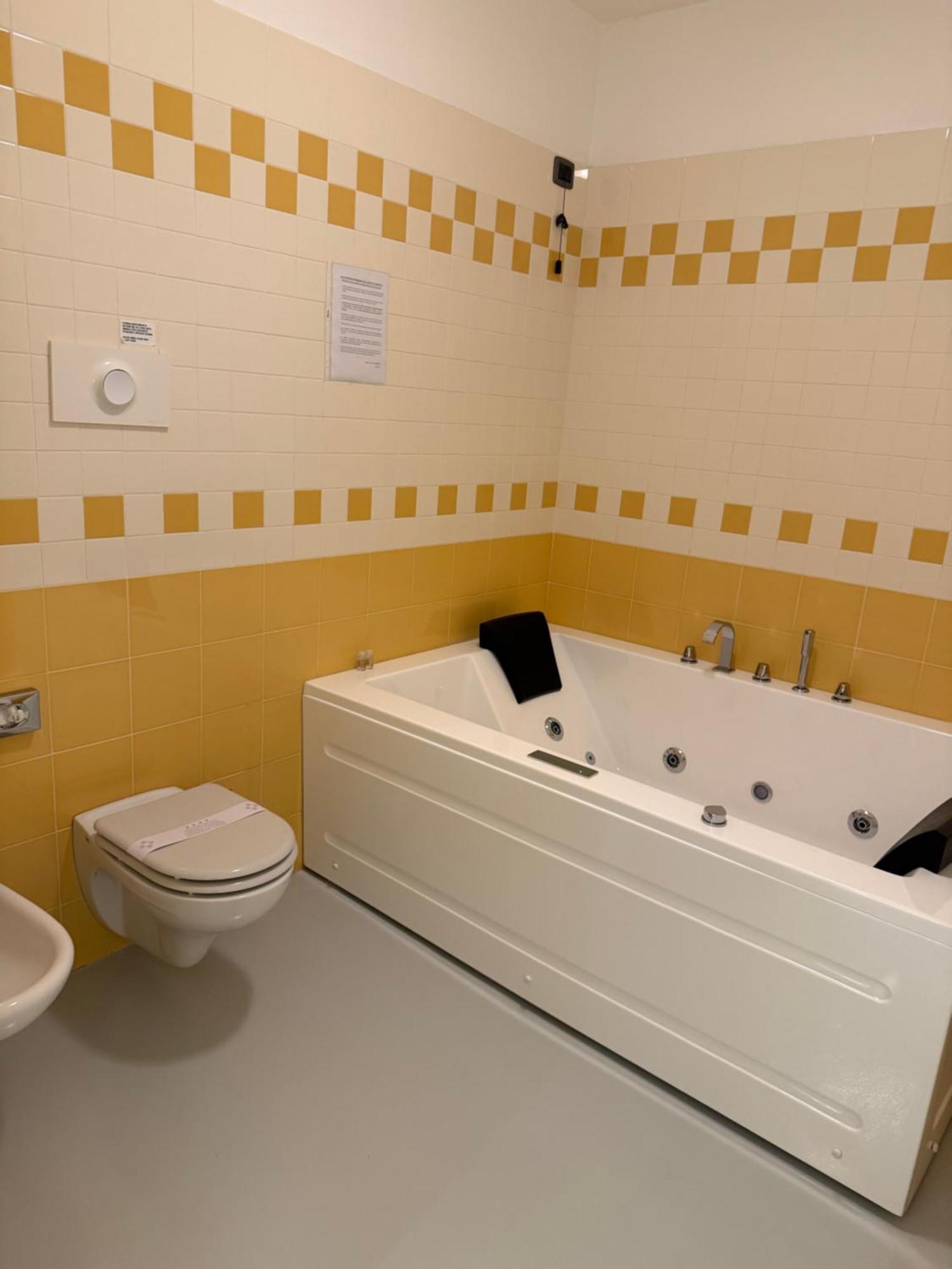 Hotel Motel Sporting Montodine エクステリア 写真