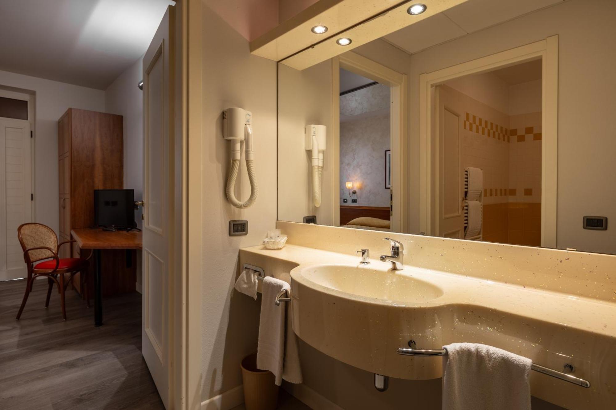 Hotel Motel Sporting Montodine エクステリア 写真